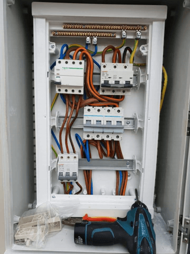 תיקון לוח חשמל